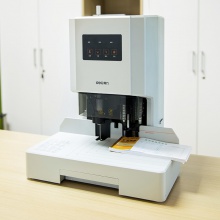 得力14608自動(dòng)財(cái)務(wù)裝訂機(jī)(白)